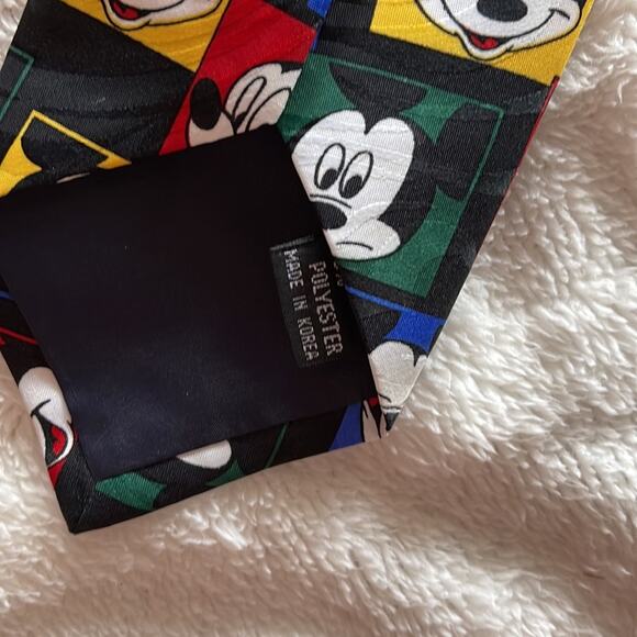Vintage Mickey Mouse silk tie - Picture 5 of 9